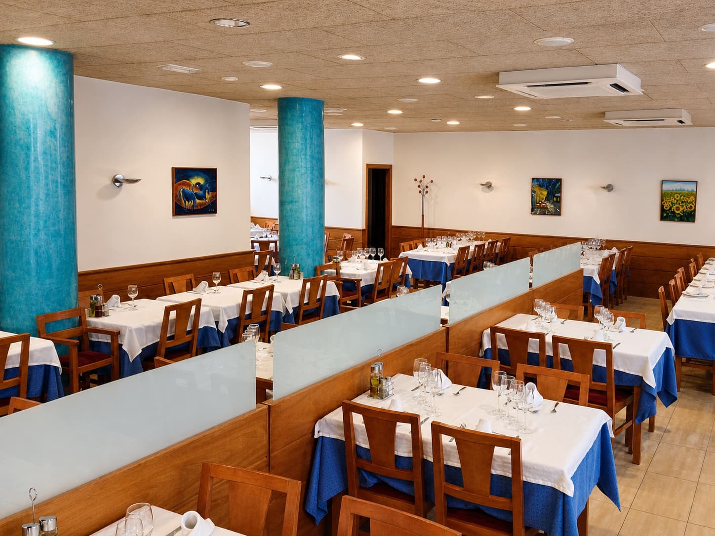 El menjador del Restaurant Ca l’Elisa a Anglès